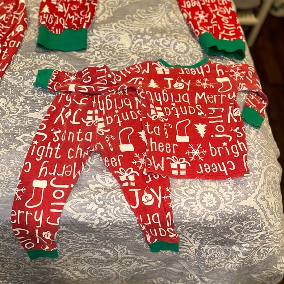 Carters Family of 4 CHRISTMAS PICTURE pajamas bundle 8 pieces! - Picture 14 of 16